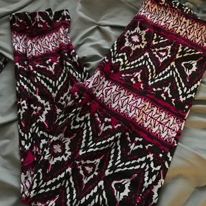 TC BLACK and Fuscia leggings 🖤